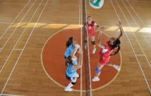 www.appr.com : Can you explain the difference between indoor and beach volleyball?