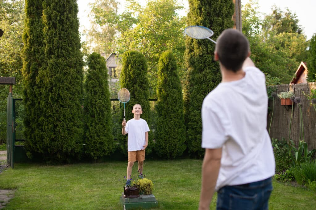 www.appr.com : Can you throw overhand in cornhole?