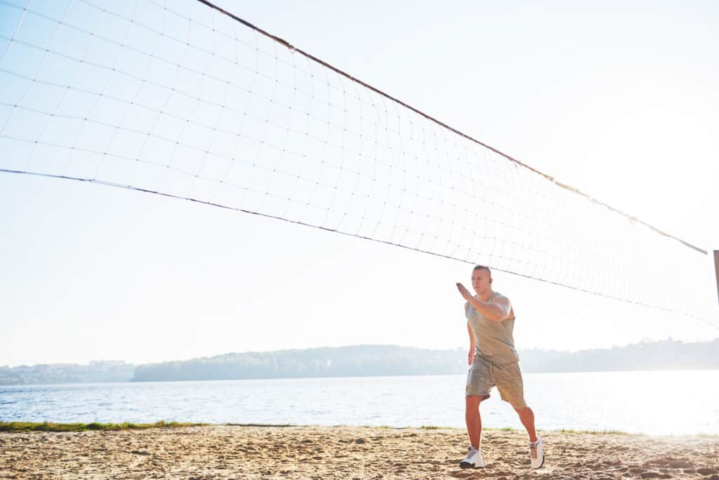 www.appr.com : What is the size of a beach volleyball court in feet?