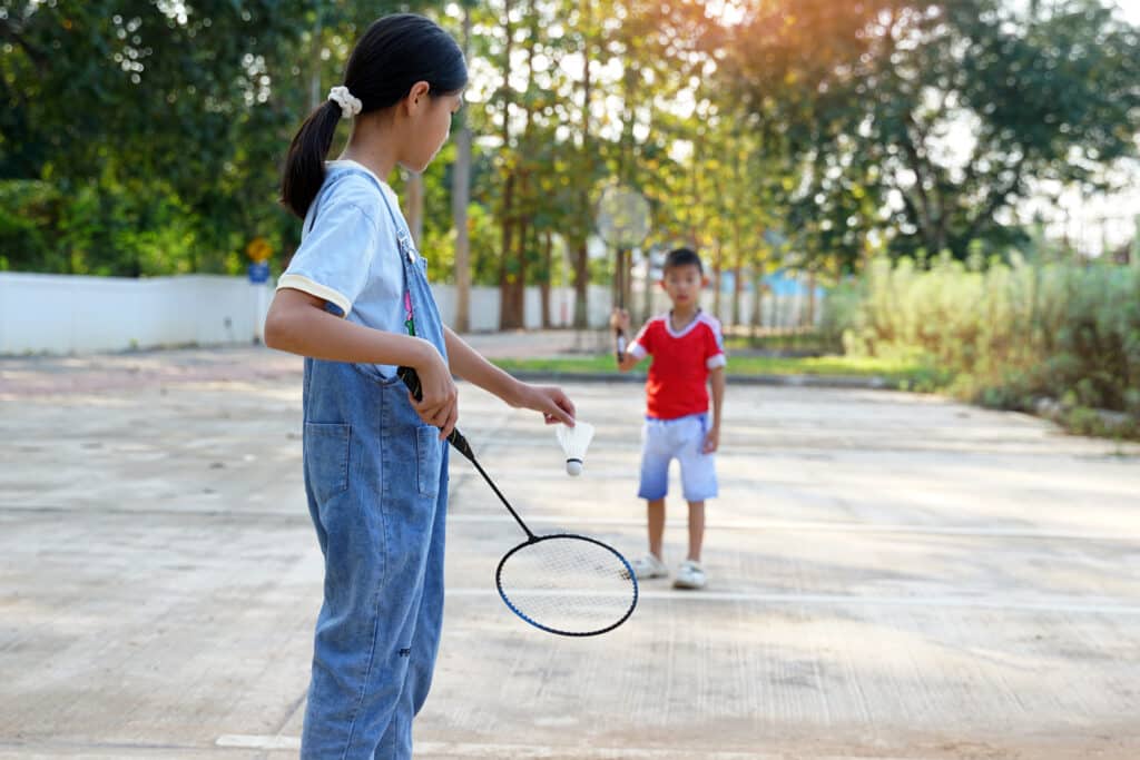 www.appr.com : Who can legally touch the net in badminton?